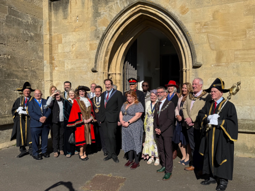 Mayor Presents Awards To Volunteers